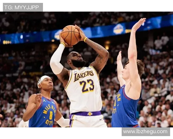 尼克斯与洛杉矶火花激战正酣谁将赢得这场篮球盛宴的胜利